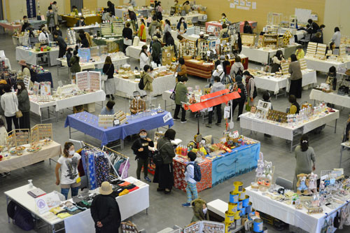 雑貨や飲食、自慢の商品一堂に 釧路でフェス、関西との交流深め(2022-10-24)