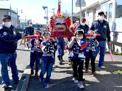 パレードで火の用心! 園児ら呼び掛け(2022-10-22)