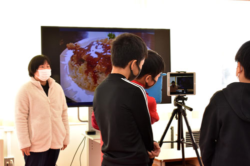 姉妹校提携交流が復活 根室花咲小と黒部市生地小、初のオンラインで(2022-11-12)