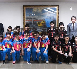 全国目指し健闘誓う　バレーボール２団体(2022-11-19)