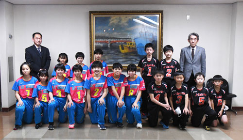 全国目指し健闘誓う バレーボール2団体(2022-11-19)