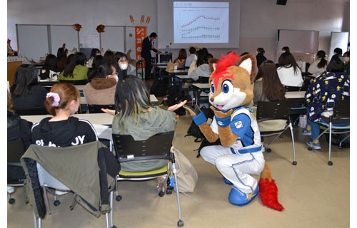 エゾシカ食害学ぶ 道と日ハム、釧短大で出前講座(2022-11-11)