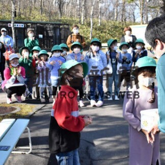 タイガとココアに届け！　園児が動物園に寄付(2022-11-11)