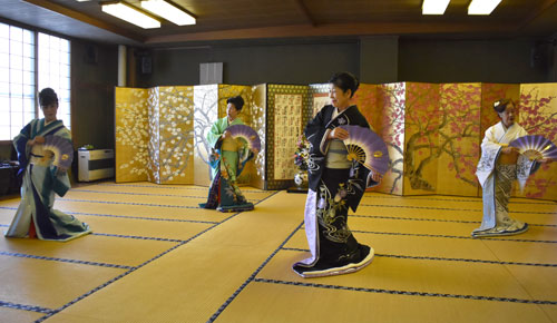 思い出の寺で優雅な舞 芳柳寿之桂会「おさらい会」(2022-11-15)