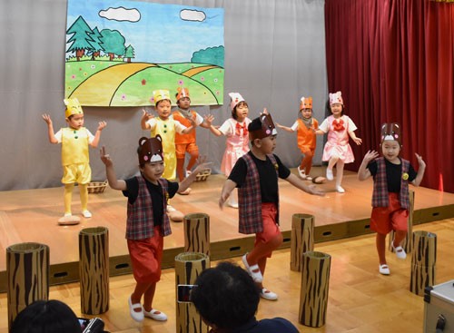 園児歌や踊り発表 美原認定こども園おゆうぎ会(2022-11-10)