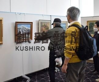 油彩作品の成果見て　朱の会作品展１３日まで(2022-11-08)