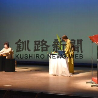 趣ある構成吟披露　文化祭ステージで(2022-11-05)