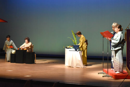 趣ある構成吟披露 文化祭ステージで(2022-11-05)
