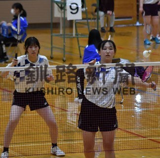 白糠高校 釧根のトップに　バドミントン会長杯_1(2022-11-07)