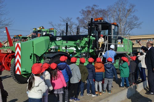 除雪車に近づかないで 愛国小で出前授業(2022-11-10)