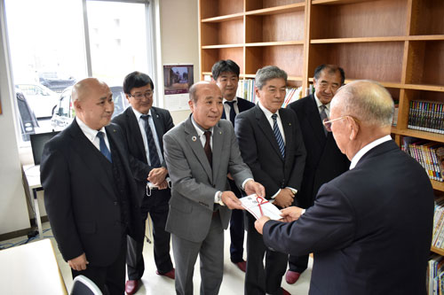 釧路まりも学園に児童書100冊寄贈 釧路あすなろクラブ(2022-11-10)