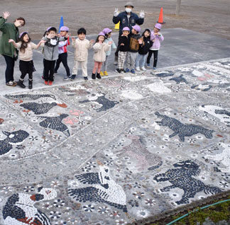 釧路めぐみ幼稚園　巨大モザイクアート完成(2022-11-03)