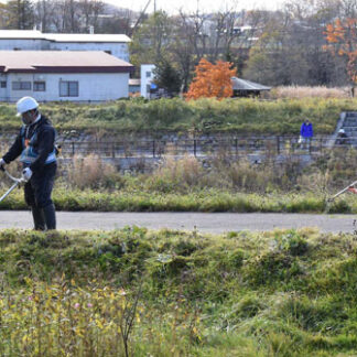 建設会社３社が釧路川周辺清掃(2022-11-03)