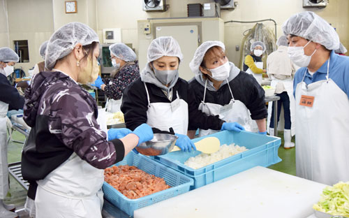 飯寿司作りに挑戦 3年ぶり講習会(2022-11-19)