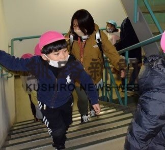 合同庁舎で避難訓練　津波への備え確認(2022-11-08)