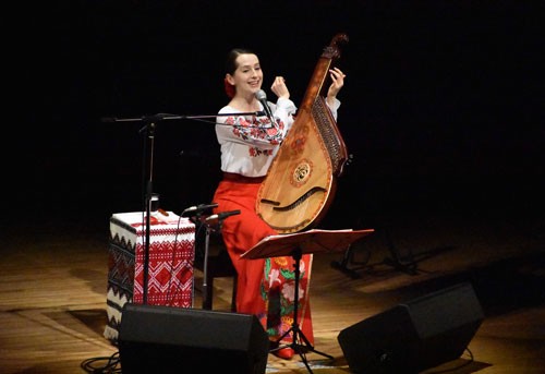 透明感ある歌声披露 ウクライナ出身ナターシャさん、釧路でコンサート(2022-11-16)