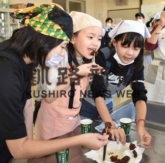 エゾシカザンギ「おいしい」　芦野小で出前授業、児童調理に挑戦(2022-11-11)