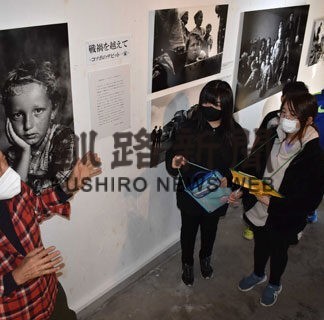 進むべき道、ヒント学ぶ　長倉洋海さん、共栄小児童に特別授業(2022-11-04)