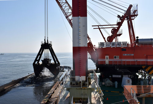 釧路港でICT施工 作業省力化、正確性も向上(2022-11-10)