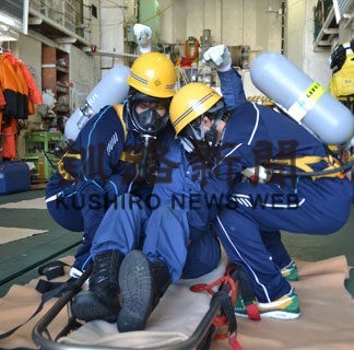巡視船上で救助訓練にも挑戦　釧北陽高生が海保の職場体験　(2022-11-09)