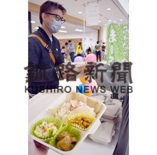 手作り弁当格安で　地域食堂でハロウィーン(2022-11-12)