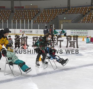 園児と選手が氷上交流　クレインズがスケート教室(2022-11-15)