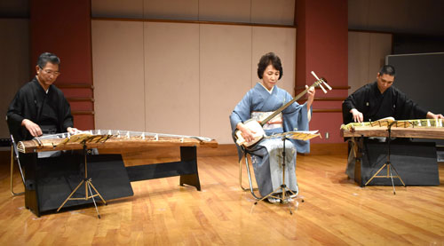 箏の音色聴衆魅了 國澤さん親子競演(2022-11-12)