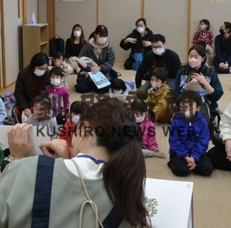 古本市、絵本朗読に笑顔　公民館で図書まつり(2022-11-30)