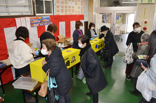 和商でどんと市と富くじ抽選始まる(2022-12-10)