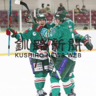 クレインズ４強入り　アイスホッケー全日本選手権(2022-12-17)