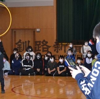 「ドローン飛んだ」自分のプログラミングで　浜中小で成果発表(2022-12-04)