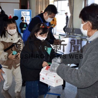 手作りスイーツに笑顔　こども食堂クリスマスイベント(2022-12-24)