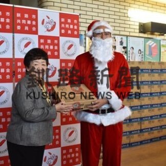 釧路の福祉施設へ清涼飲料水など寄贈　コカ・コーラボトリング(2022-12-14)