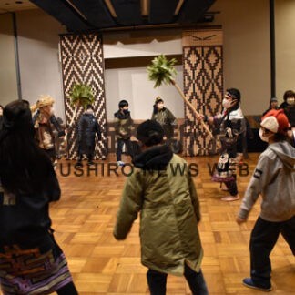 アイヌ舞踊で輪をつなぐ　阿寒の文化保存会公演(2022-12-11)