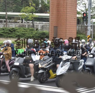 エネルギッシュ台湾－４－　熱気に包まれる選挙選　街中にあふれる候補者の広告(2022-12-27)