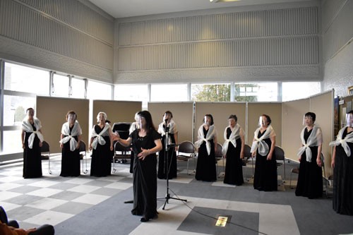 優しい歌声 館内に響く ロビーコンサート(2022-12-07)