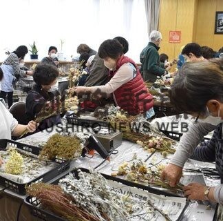 壁飾り、ドライフラワーで　花くらぶが講習会(2022-12-06)