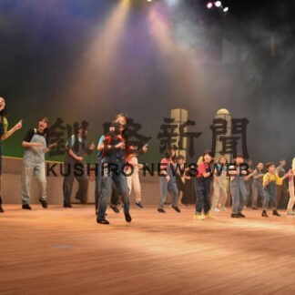 歌って踊る舞台に拍手　キッズロケット２５周年記念公演(2022-12-26)