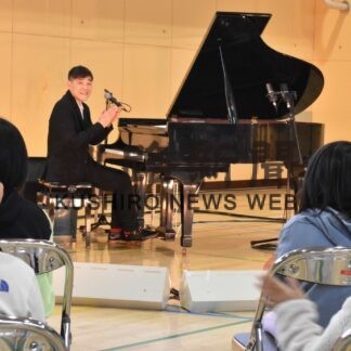 桜が丘小で木原さんコンサート(2022-12-23)