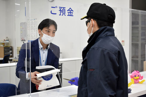 強盗への対応確認 労金中標津支店で訓練(2022-12-10)