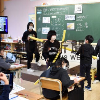 都市ガスの仕組み学ぶ　興津小で釧路ガス社員出前授業(2022-12-03)