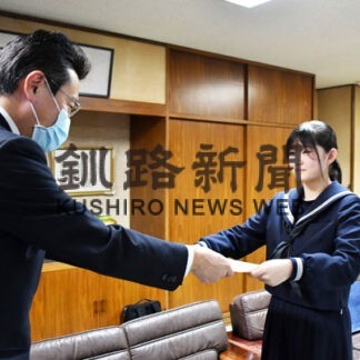 安保さん（幣舞中１年）税務署長賞　税の標語(2022-12-11)