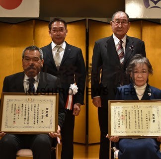 自治功労賞の戸田さんら晴れやか　標津町表彰式(2022-12-09)