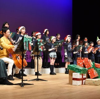 Ｘマス楽曲で親子ら魅了　釧路出身音楽家、合唱団集う(2022-12-18)