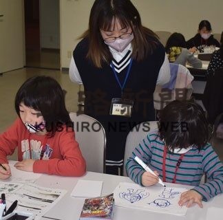 Ｘマスカード思い思いに　こども大学で児童ら(2022-12-13)