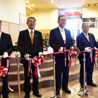 飯田氏資料展示室オープン　根室出身の作曲家、直筆楽譜など１４１点(2022-12-14)