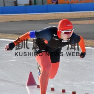 引地（駒大苫小牧―別海中央）１万㍍２位　スピード全道高校_2(2022-12-18)