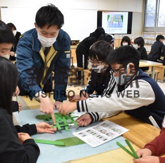 「レオナルドの橋」難しい　釧路製作所、湖畔小でものづくり出前授業(2022-12-18)