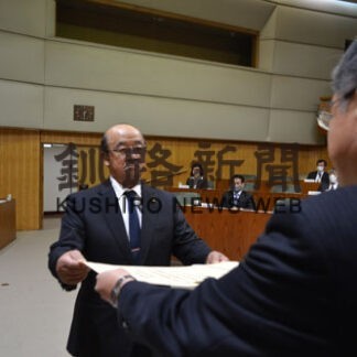 野村さんに大臣表彰伝達　釧路管内農業委員で５年ぶり　(2022-12-02)