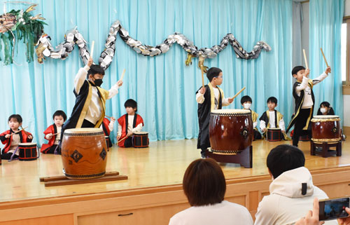 太鼓や劇元気よく 仏教幼稚園お遊戯会(2022-12-09)